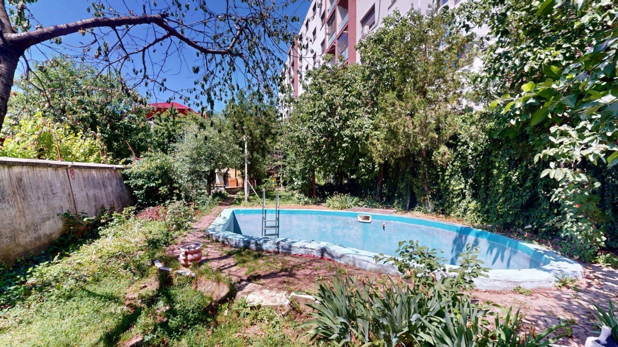 De vanzare Casa  cu 7 camere + Piscina in Zona  Prelungirea Ghencea