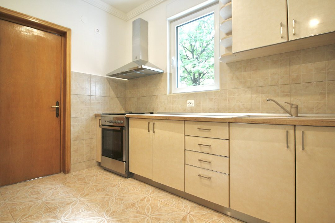 TELEVIZIUNE-ZAMBACCIAN, APARTAMENT 4 CAMERE IN VILA, 134 MP!