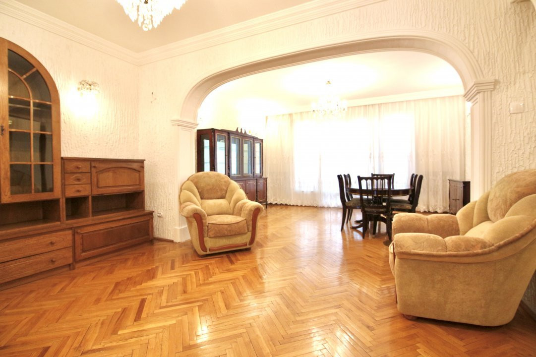 TELEVIZIUNE-ZAMBACCIAN, APARTAMENT 4 CAMERE IN VILA, 134 MP!