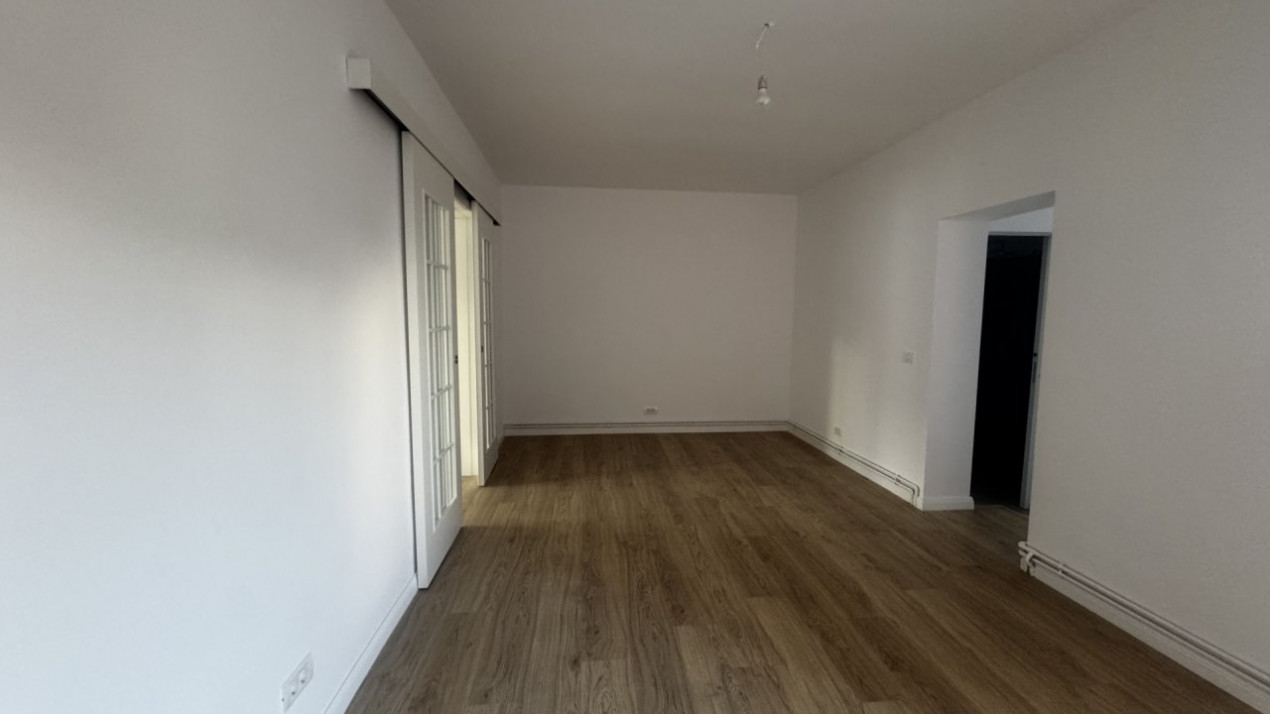 Casa bifamiliala- 2 apartamente in vila 1 Mai- PROASPĂT RENOVAT