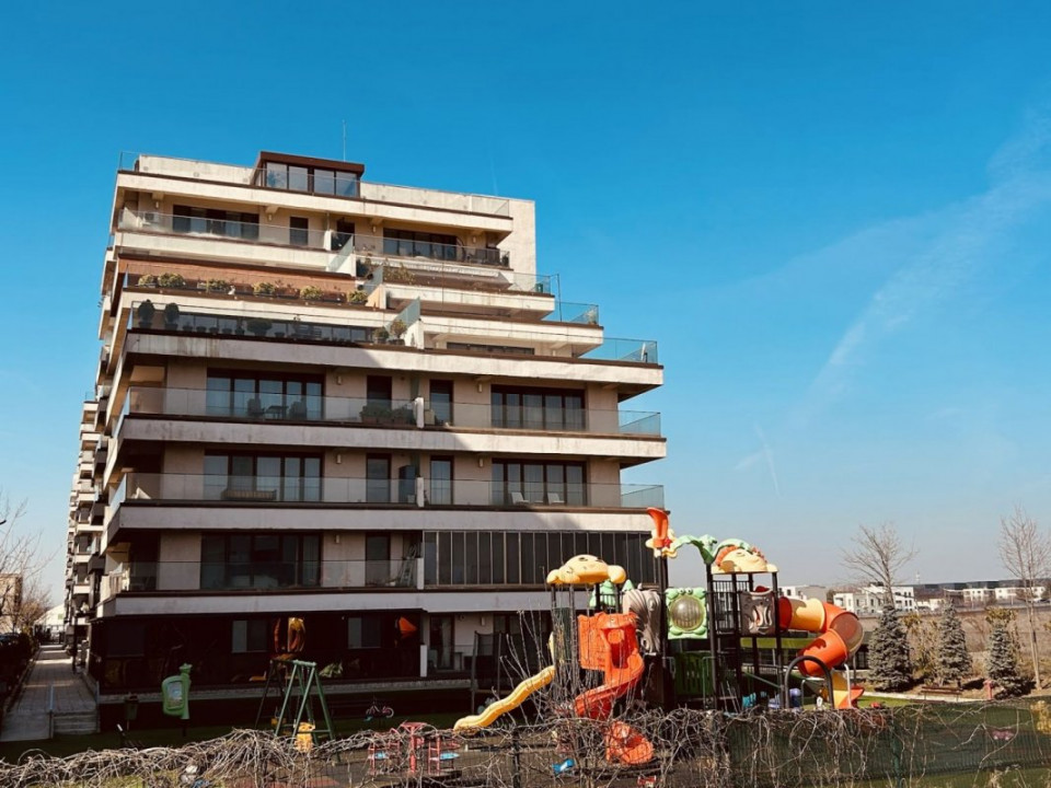 VANZARE TERASA LA ETAJUL 4, CU 3 CAMERE ALATURI:) 