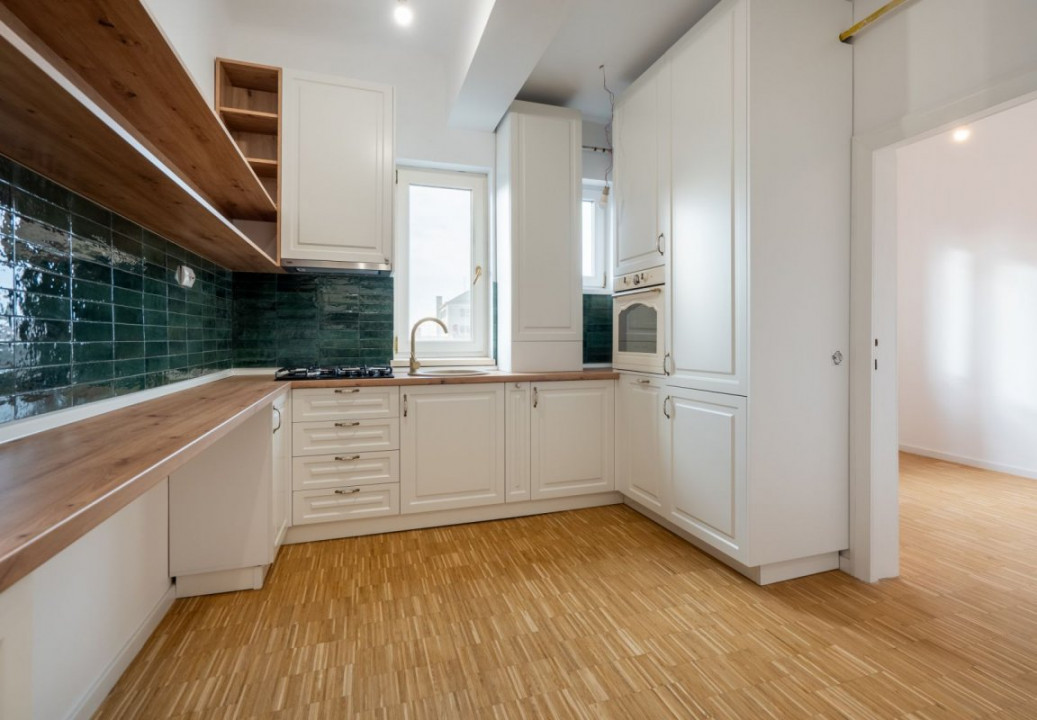 VAND APARTAMENT TREI CAMERE MAGNIFICE, SUPERB! APROAPE DE ORICE
