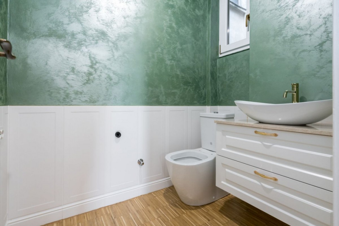 VAND APARTAMENT TREI CAMERE MAGNIFICE, SUPERB! APROAPE DE ORICE
