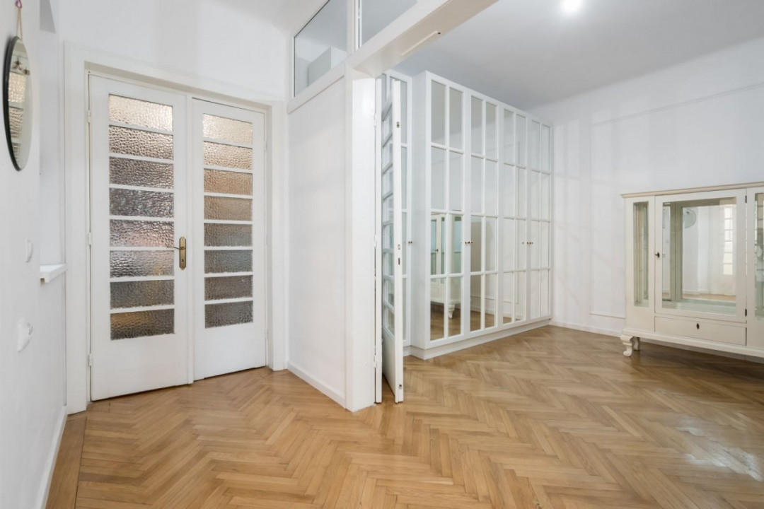 VAND APARTAMENT TREI CAMERE MAGNIFICE, SUPERB! APROAPE DE ORICE