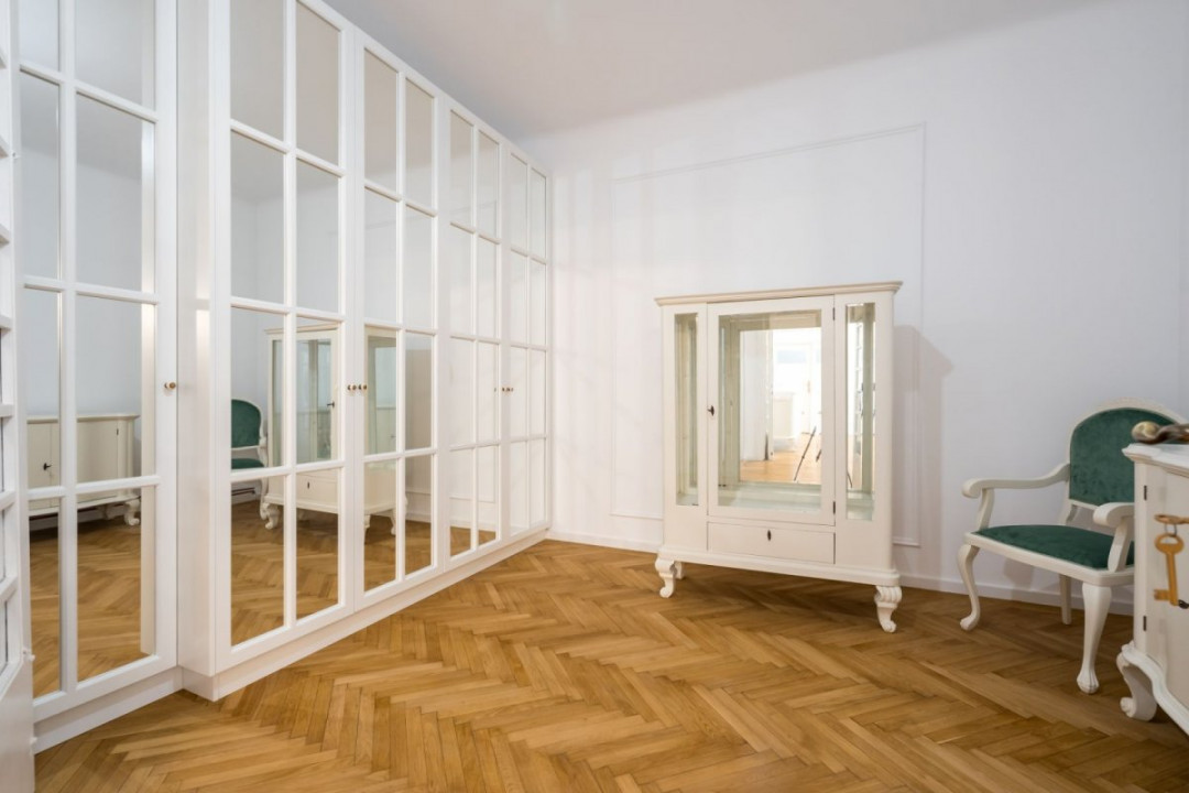 VAND APARTAMENT TREI CAMERE MAGNIFICE, SUPERB! APROAPE DE ORICE