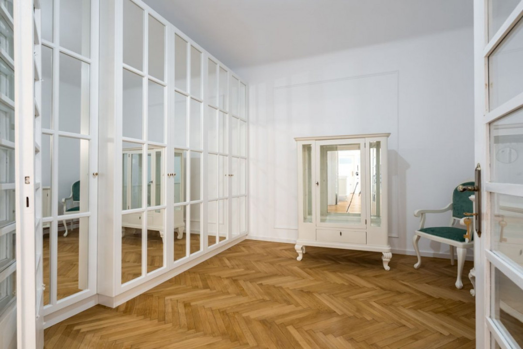 VAND APARTAMENT TREI CAMERE MAGNIFICE, SUPERB! APROAPE DE ORICE