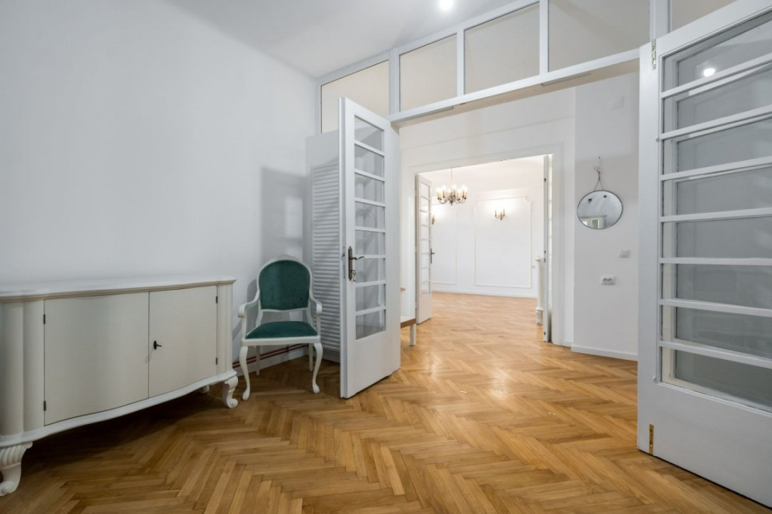 VAND APARTAMENT TREI CAMERE MAGNIFICE, SUPERB! APROAPE DE ORICE
