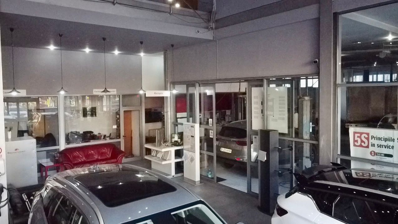 OPORTUNITATE Locatie imobiliara cu doua showroomuri functionale si ultradotate
