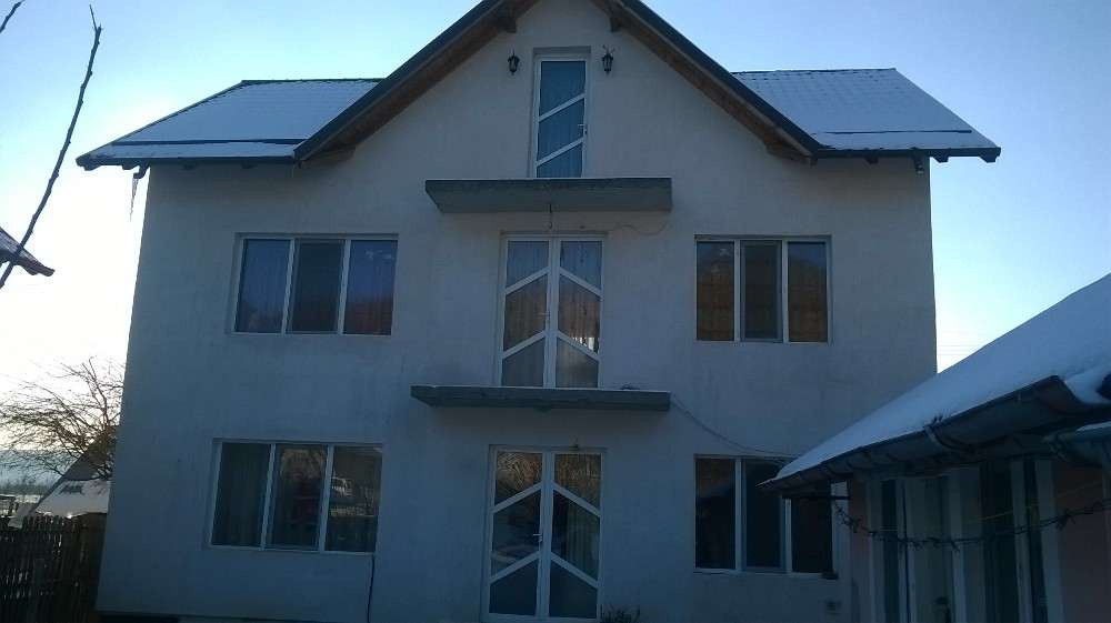 Casă spațioasă în Valea Mărului, cu anexa locuibilă și teren generos