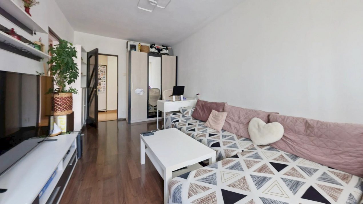 2 camere cu balcon scăldat de soare, gata să te primească în Alexandru Obregia