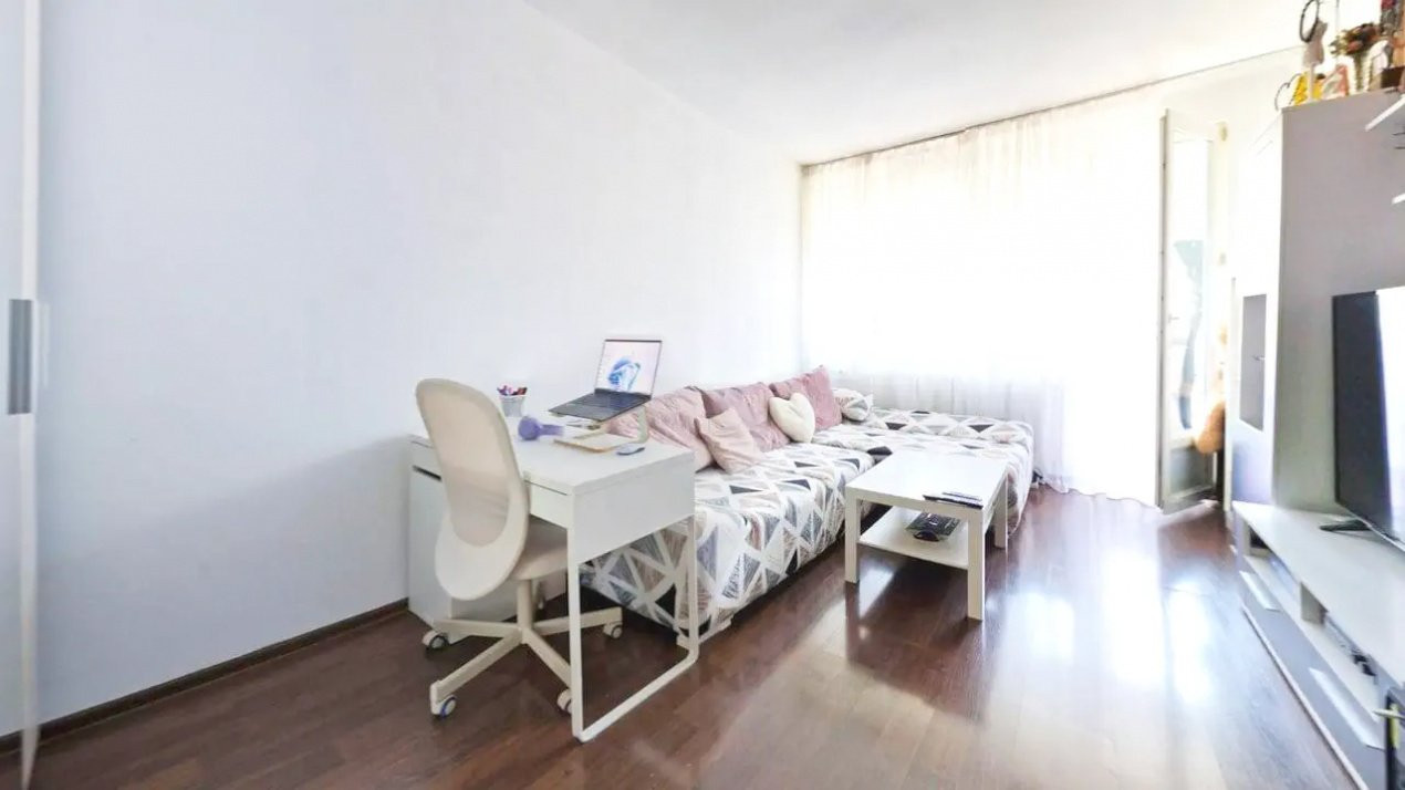 2 camere cu balcon scăldat de soare, gata să te primească în Alexandru Obregia
