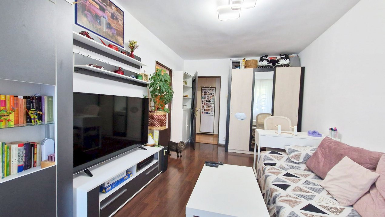 2 camere cu balcon scăldat de soare, gata să te primească în Alexandru Obregia