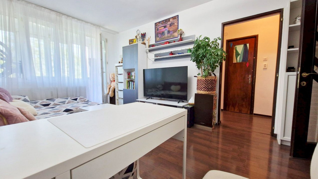2 camere cu balcon scăldat de soare, gata să te primească în Alexandru Obregia