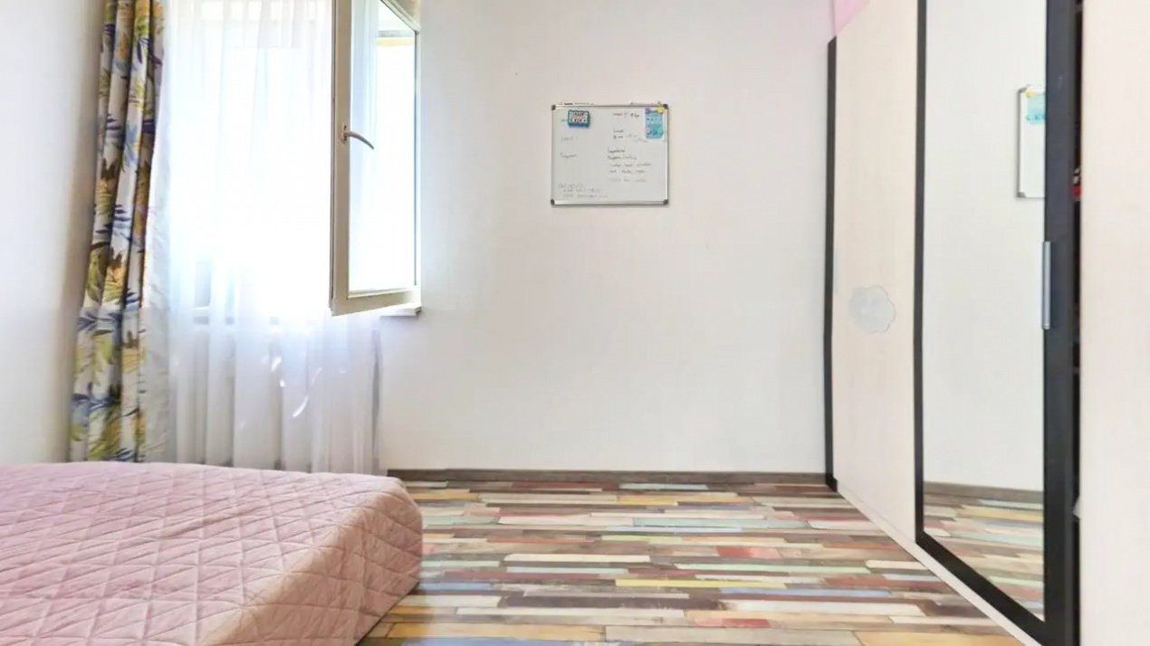 2 camere cu balcon scăldat de soare, gata să te primească în Alexandru Obregia