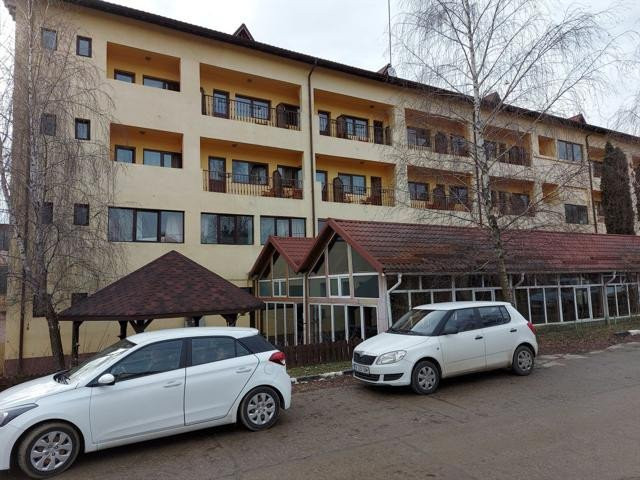 Hotel 3 stele, 28 cam si teren 3 587 mp  Statiunea Horezu jud. Valcea 600 000 Eu
