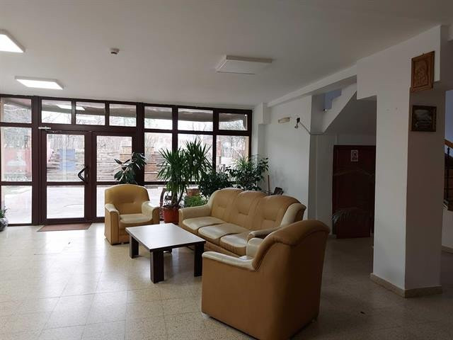 Hotel 3 stele, 28 cam si teren 3 587 mp  Statiunea Horezu jud. Valcea 600 000 Eu