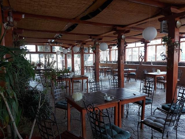 Hotel 3 stele, 28 cam si teren 3 587 mp  Statiunea Horezu jud. Valcea 600 000 Eu