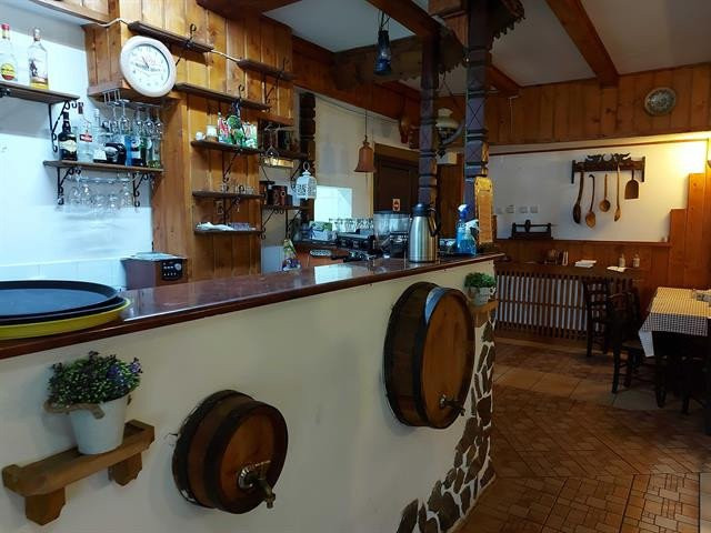 Hotel 3 stele, 28 cam si teren 3 587 mp  Statiunea Horezu jud. Valcea 600 000 Eu
