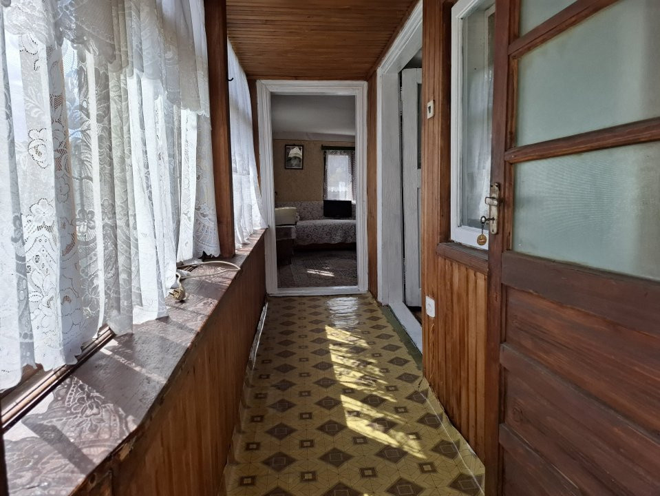 Vânzare căsuță rustică în com. Bărbulețu, jud. Dâmvovița