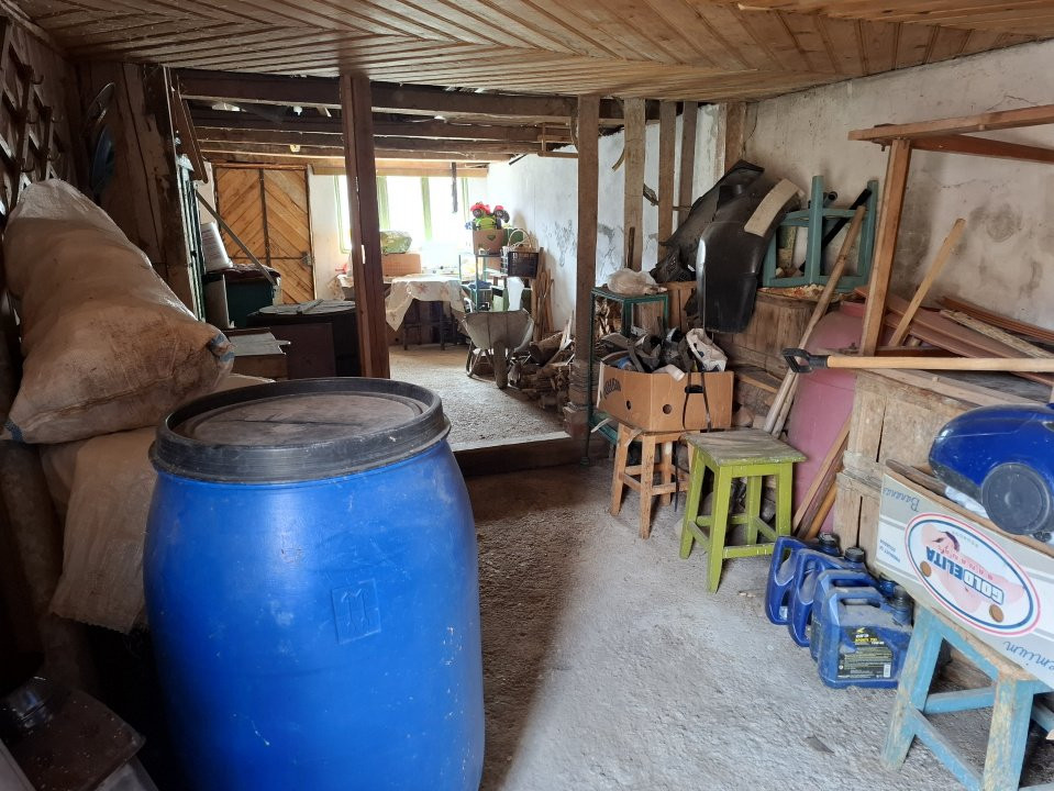 Vânzare căsuță rustică în com. Bărbulețu, jud. Dâmvovița