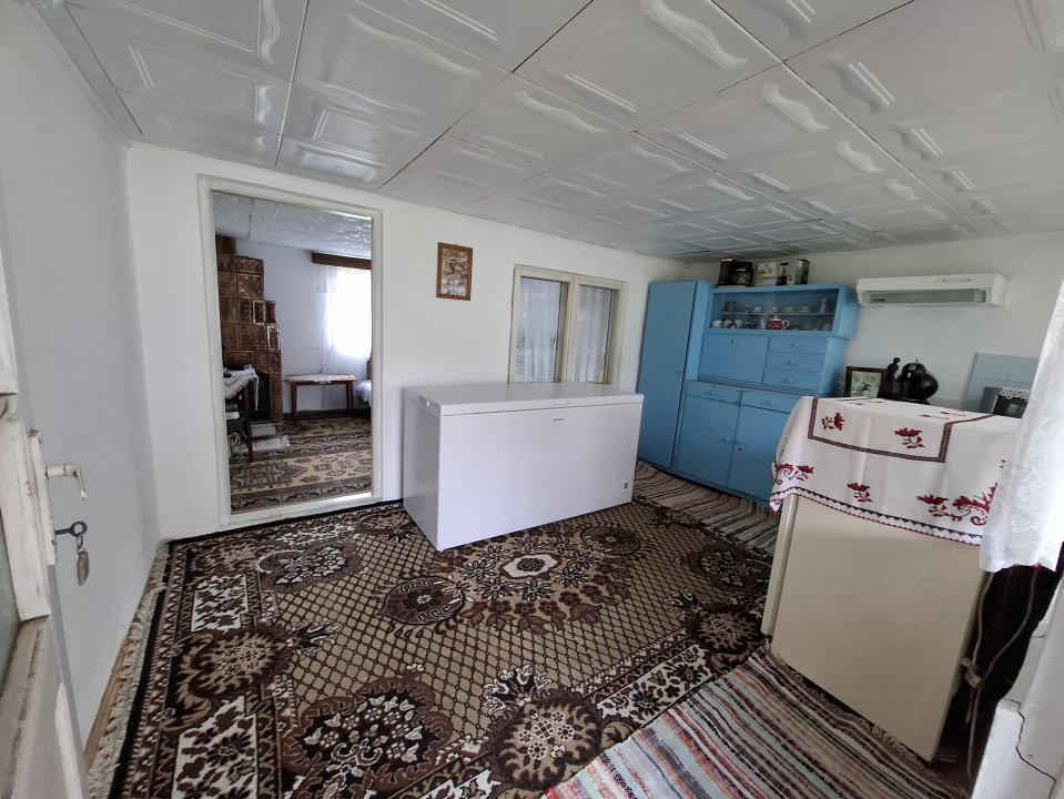Vânzare căsuță rustică în com. Bărbulețu, jud. Dâmvovița
