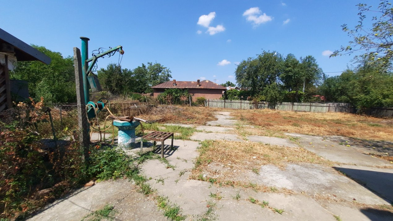  Vânzare casă și teren în oraș RĂCARI, jud.Dâmbovița