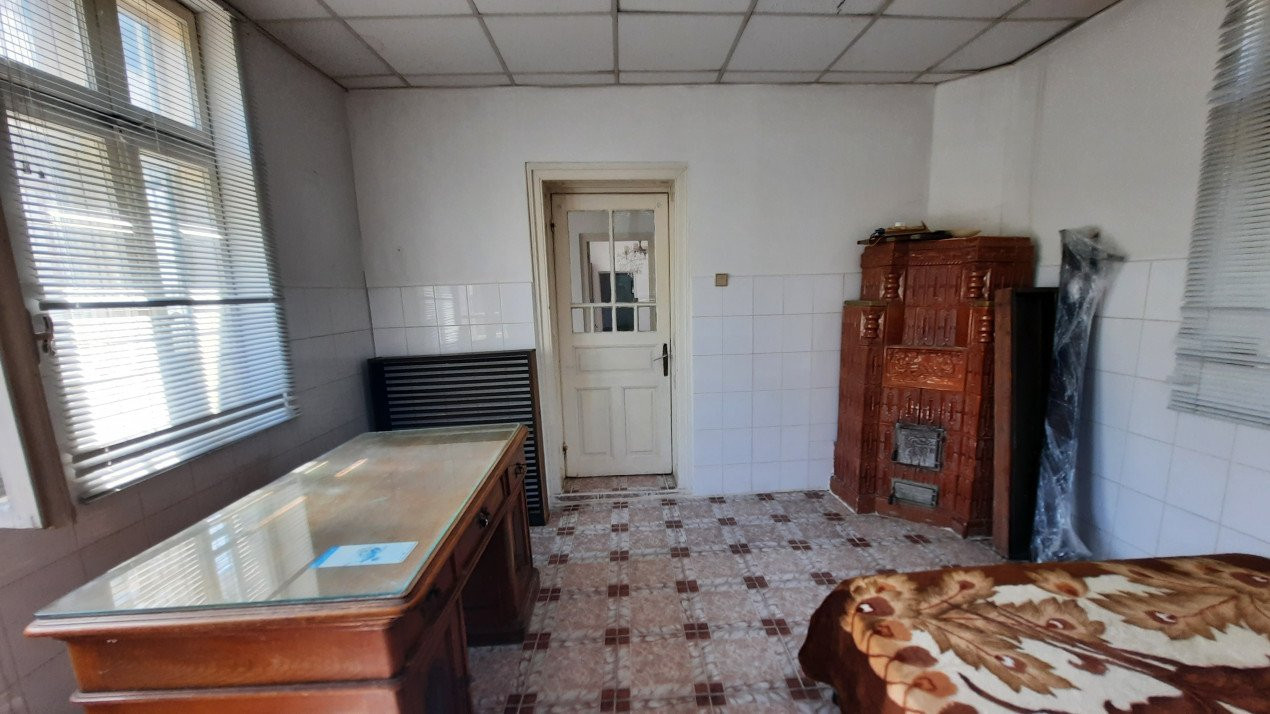  Vânzare casă și teren în oraș RĂCARI, jud.Dâmbovița