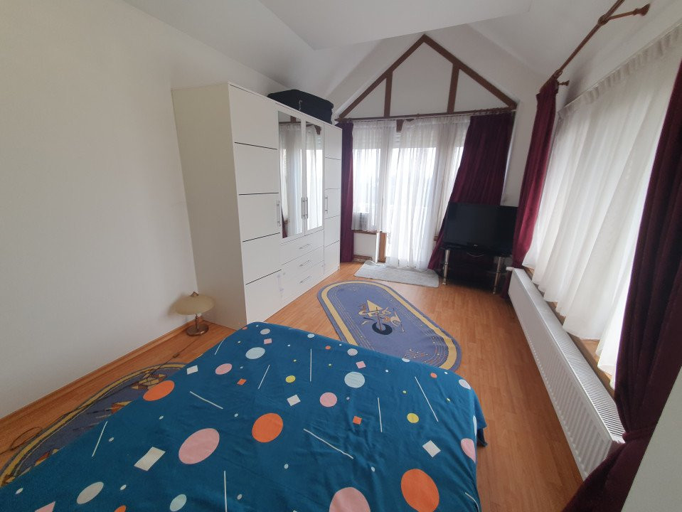 De vanzare vila cu piscina, langa teren golf