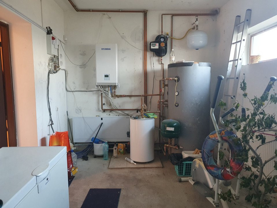 De vanzare vila cu piscina, langa teren golf