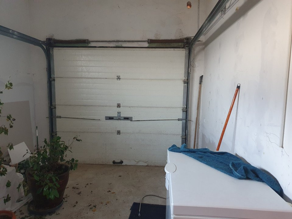 De vanzare vila cu piscina, langa teren golf