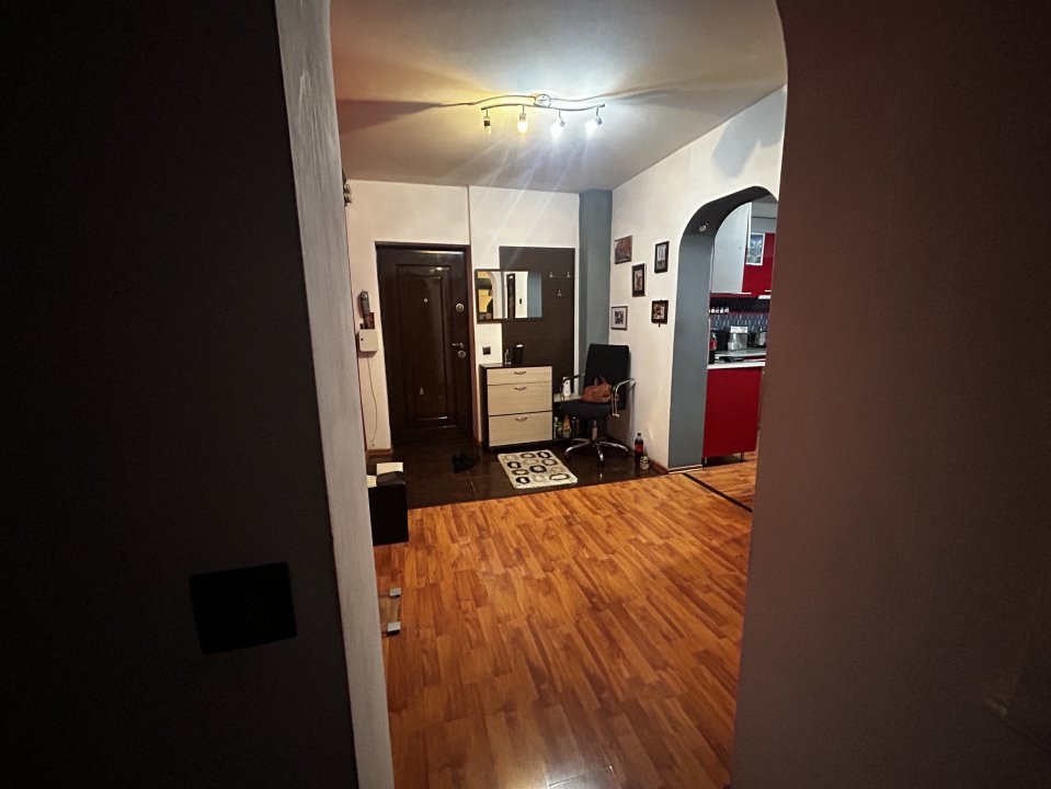 De vanzare apartament cu 4 camere