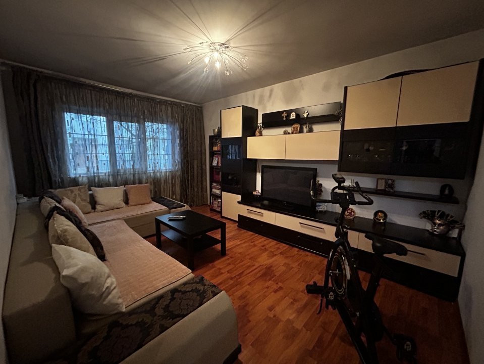 De vanzare apartament cu 4 camere