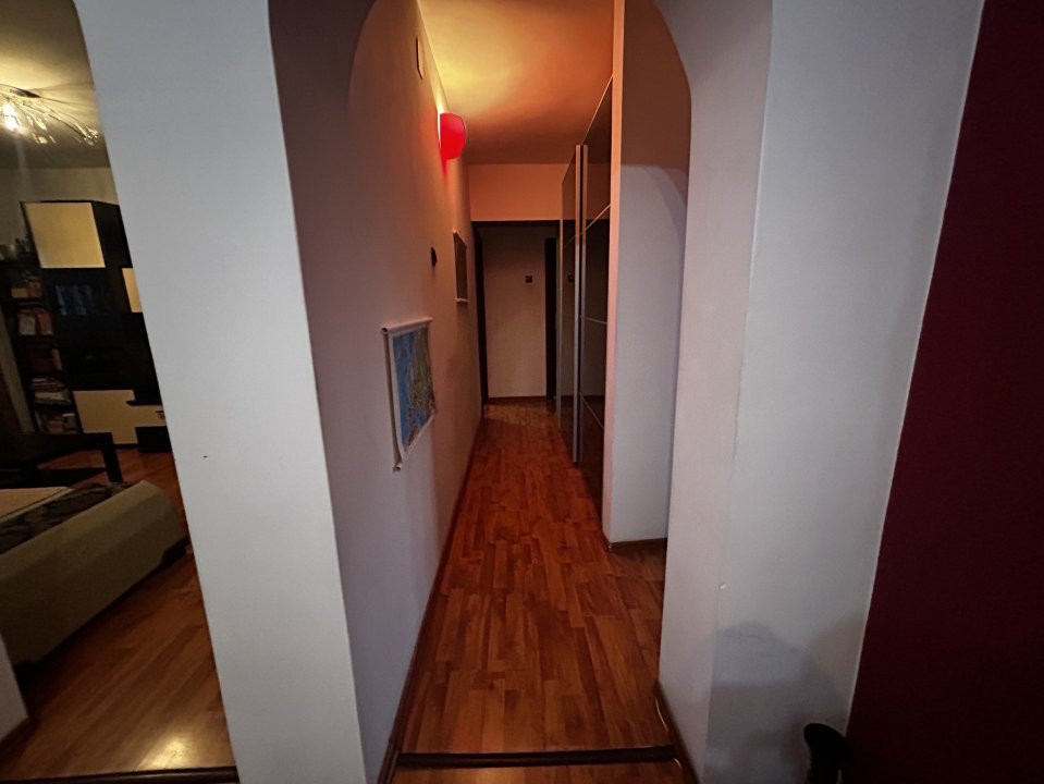 De vanzare apartament cu 4 camere