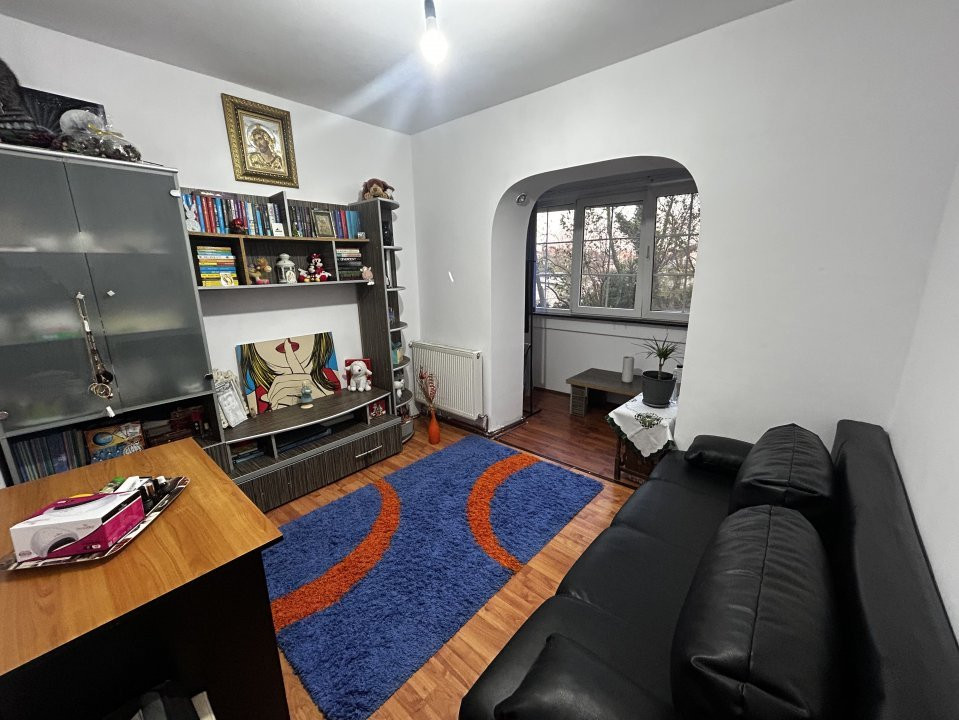 De vanzare apartament cu 4 camere