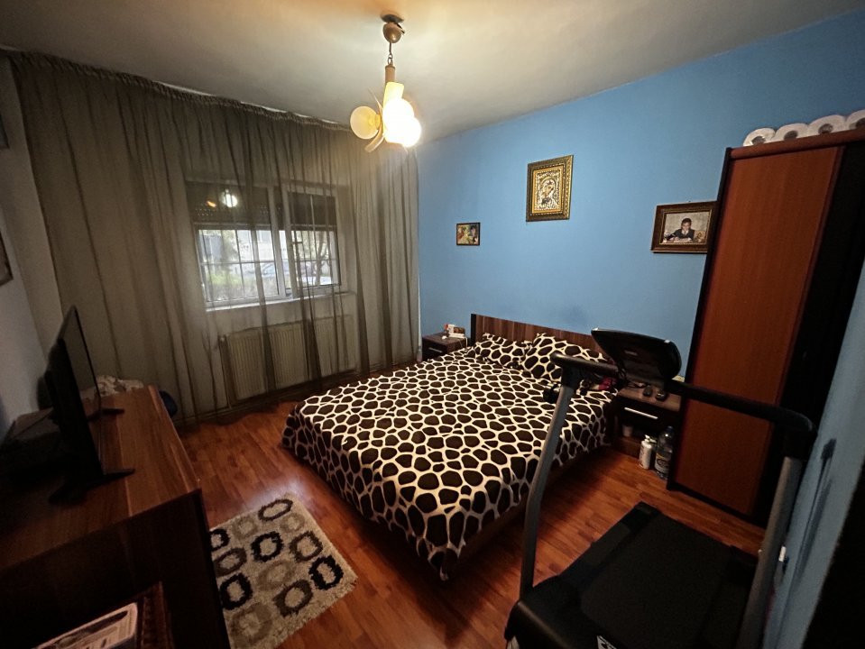 De vanzare apartament cu 4 camere