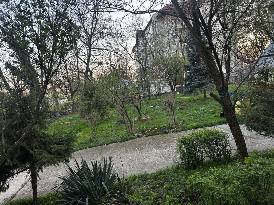 De vanzare apartament cu 4 camere