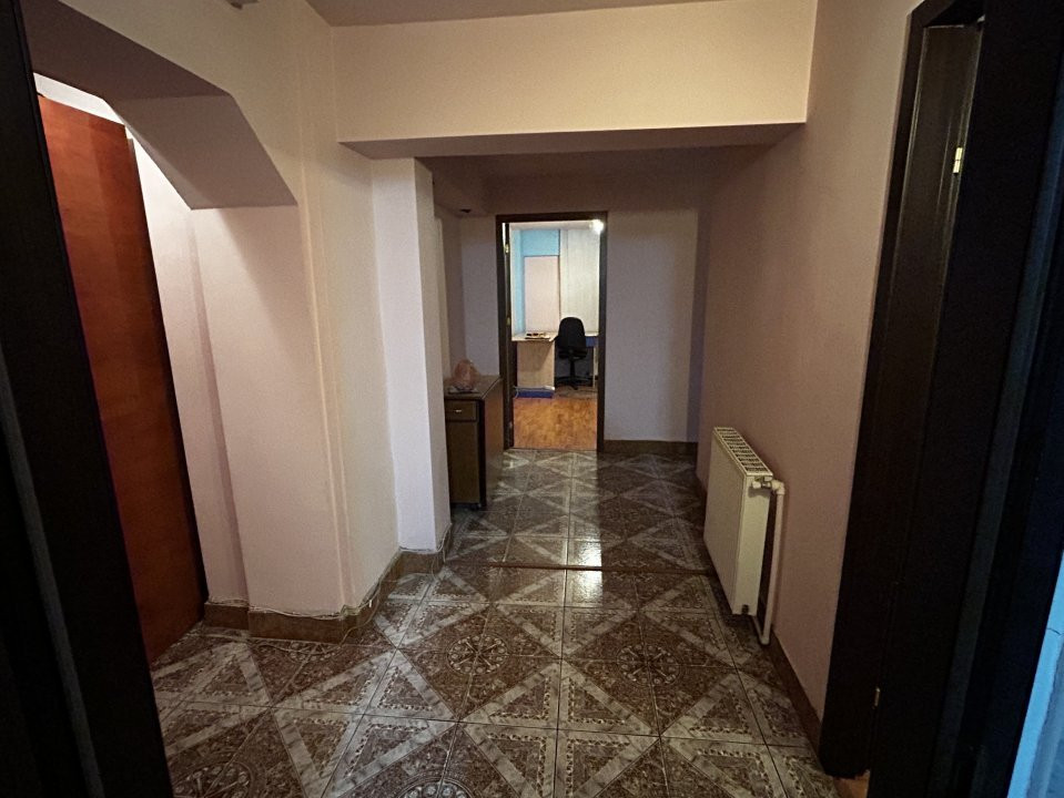 De vanzare apartament 3 camere