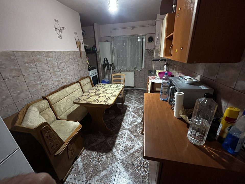 De vanzare apartament 3 camere