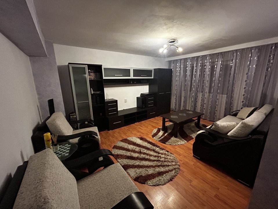 De vanzare apartament 3 camere