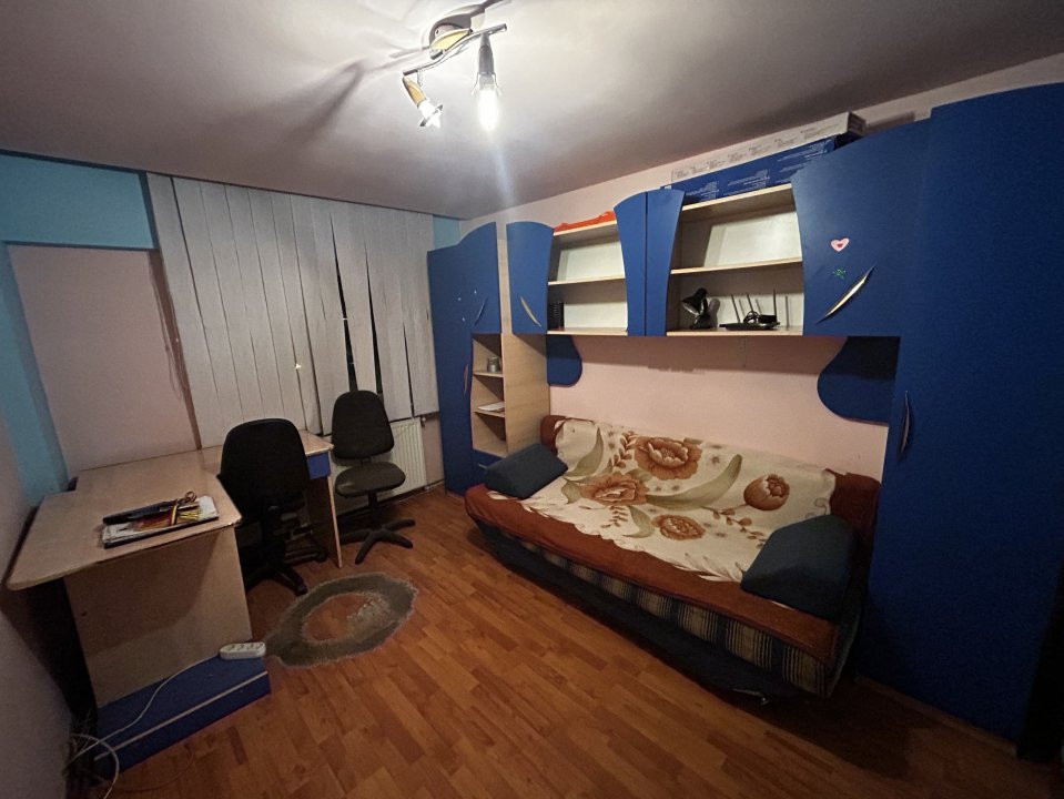 De vanzare apartament 3 camere