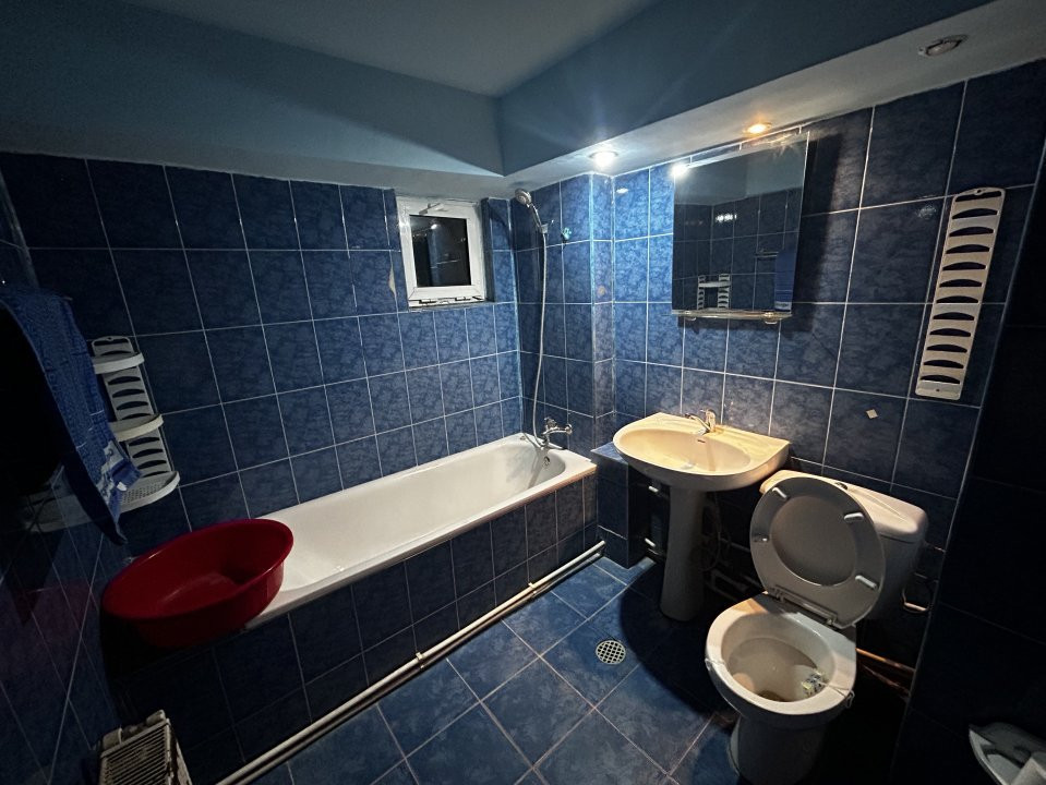 De vanzare apartament 3 camere