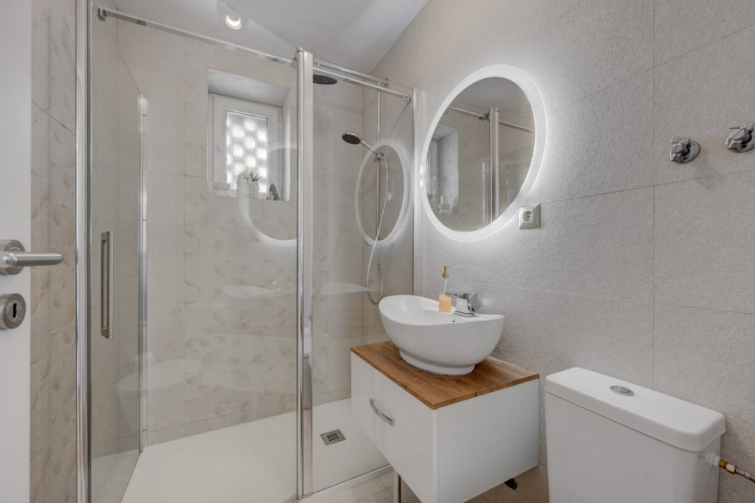 Apartament de 2 camere proaspăt renovat, 5 min metrou, prima închiriere!