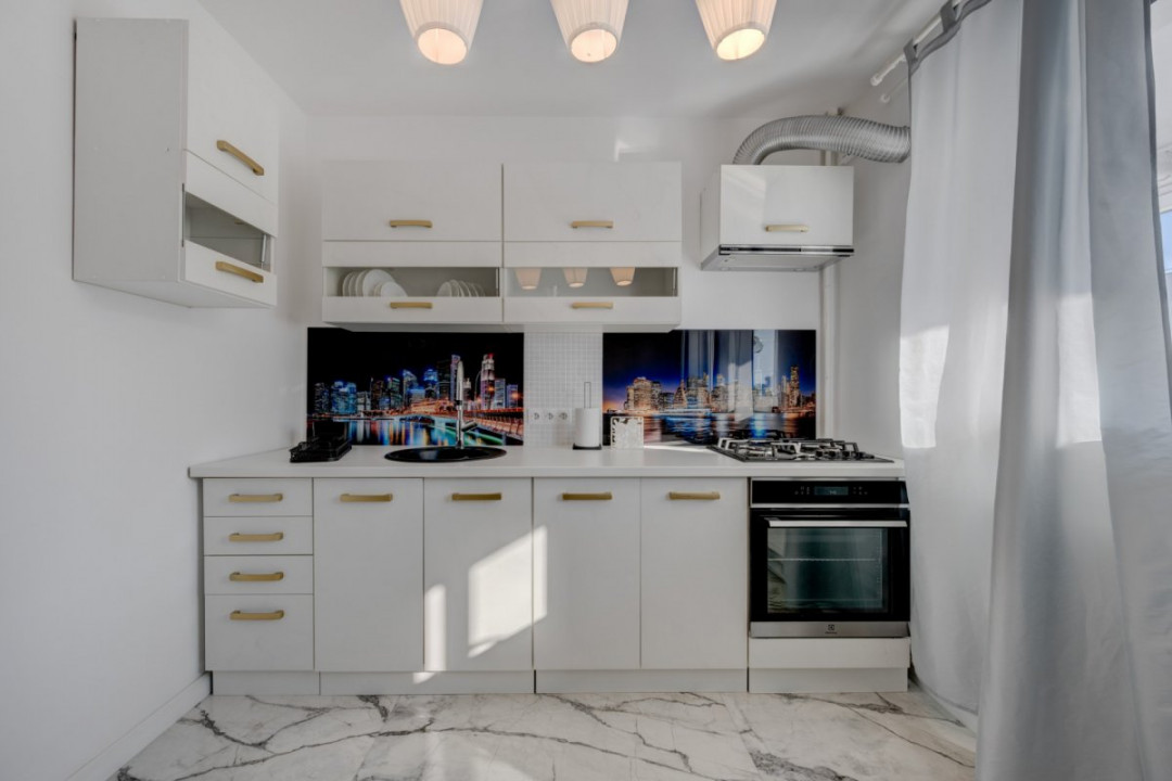 Apartament de 2 camere proaspăt renovat, 5 min metrou, prima închiriere!