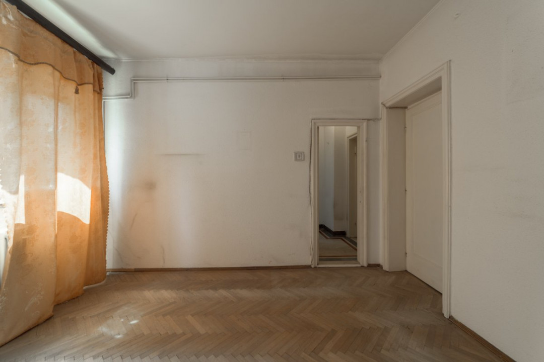 VAND 4(5) CAMERE ZONA PIATA MUNCII AGRICULTORI
