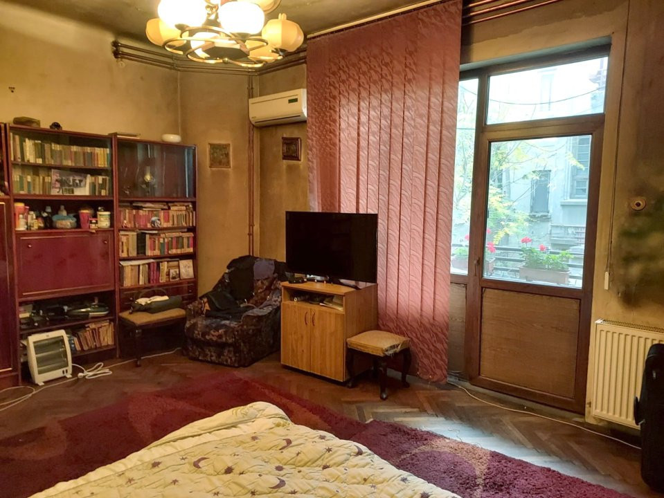Proprietate deosebită într-o casă interbelică, de vanzare in zona Unirii