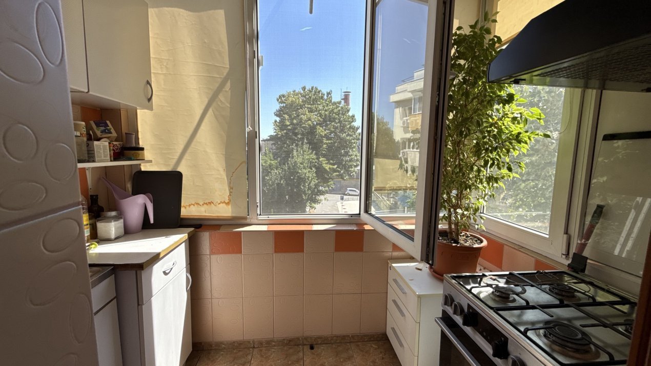 BANEASA 2 CAMERE 2/4 DE VANZARE