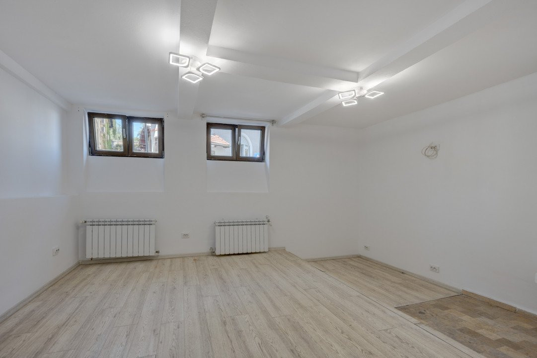 Dacia - Piata Spania, apartament 4 camere, 111 mp, demisol, renovat 