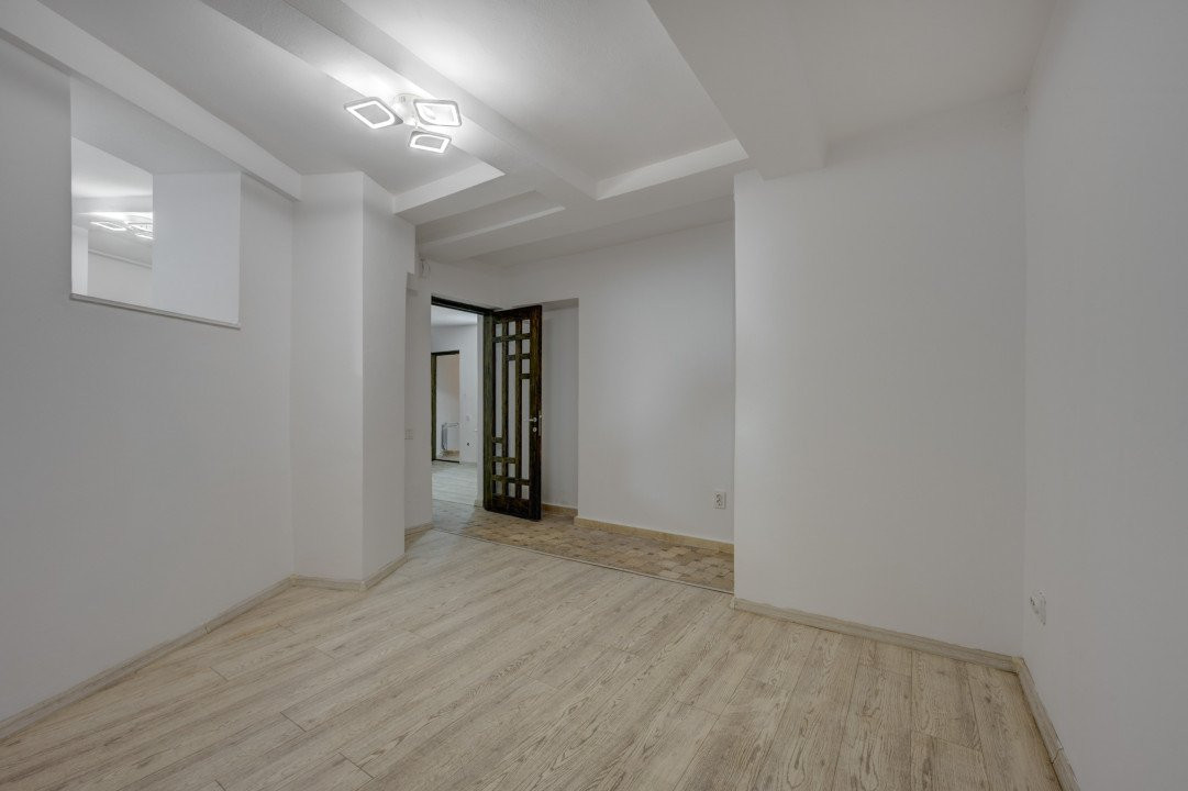 Dacia - Piata Spania, apartament 4 camere, 111 mp, demisol, renovat 