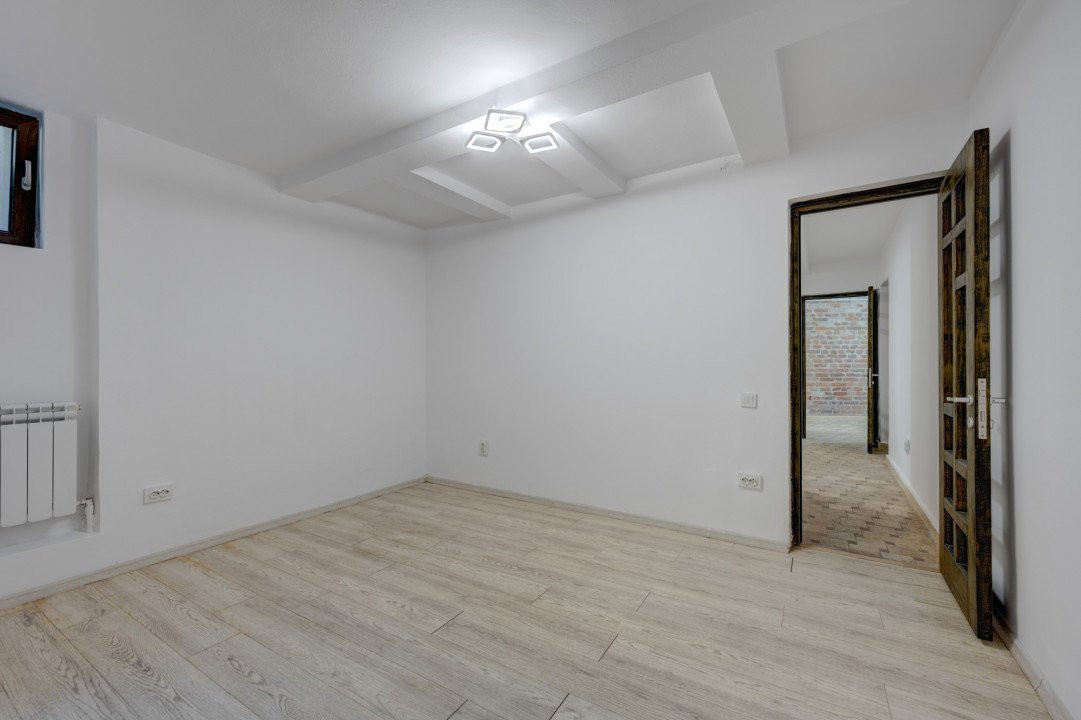 Dacia - Piata Spania, apartament 4 camere, 111 mp, demisol, renovat 