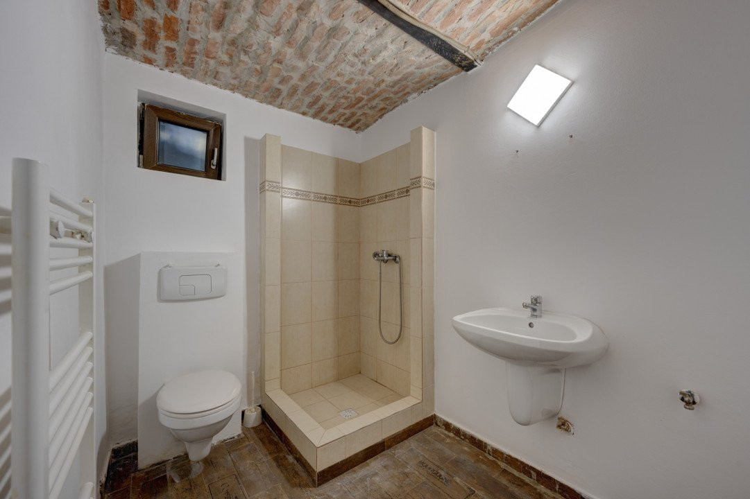 Dacia - Piata Spania, apartament 4 camere, 111 mp, demisol, renovat 